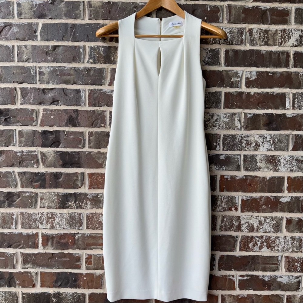 Calvin Klein White Sheath Dress Size 4 Sleeveless Keyhole Neck Zip Back